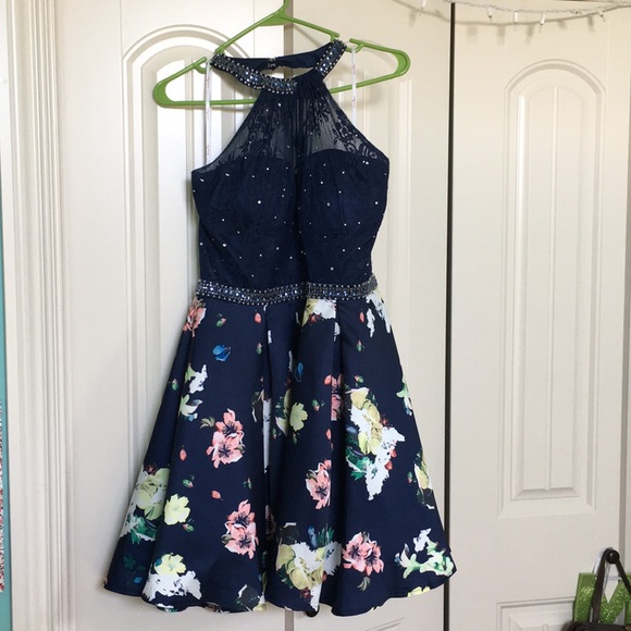 Gorgeous Short Floral Dress - Picture 1 of 3